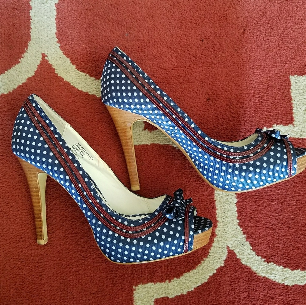Navy w/white polka dot peep toe heels pinup
